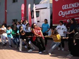 Bir tır dolusu mutluluk Manisa’ya geliyor
