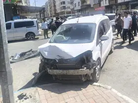 Biri ağır 2 kişinin yaralandığı kaza güvenlik kamerasına yansıdı
