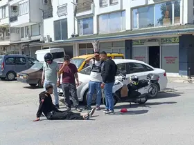 Bisikletli çocuğa çarpmamak için motosikletini devirip yaralandı
