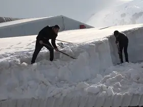 Bitlis’te çatılarda yoğun mesai
