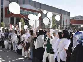 Bitlis’te kadınlar beyaz balonla İsrail’i kınadı
