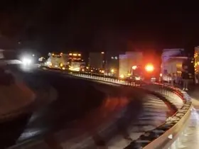 Bitlis’te kapanan yollarda uzun araç kuyrukları oluştu

