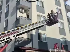 Böcek korkusuyla balkon duvarının üzerine çıkan kadın, ölümle burun buruna geldi
