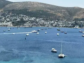 Bodrum koylarında yat kuşatması: Sezon açıldı, denizde yoğunluk başladı
