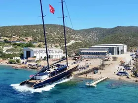Bodrum’da 978 milyon liralık dev yelkenli suya indirildi
