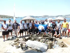 Bodrum’da deniz dibinden 370 kilogram atık çıkarıldı
