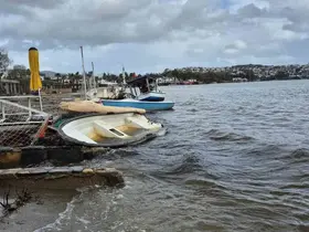 Bodrum’da tekneler kıyıya sürüklendi
