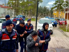 Bohçacı kılığında geldikleri köyde 880 bin TL’lik soygun yaptılar