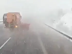 Bolu geçişinde yoğun kar yağışı etkili oldu
