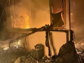 Bolu’da 2 katlı evin bir odası alev alev yandı
