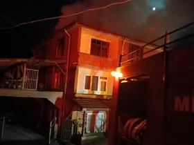 Bolu’da 3 katlı binada yangın çıktı