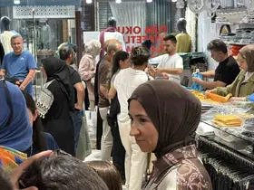 Bolu’da aileler okul öncesi alışverişinde: İğne atsan yere düşmez
