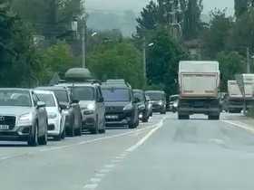 Bolu’da alternatif yollarda uzun araç kuyrukları oluştu
