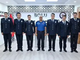 Bolu’da başkomiserliğe terfi eden polislere rütbeleri takıldı
