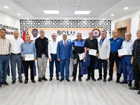 Bolu’da emekliye ayrılan polislere teşekkür belgesi

