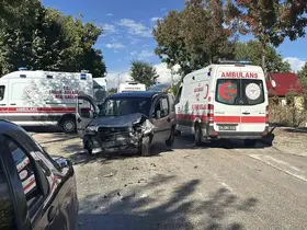 Bolu’da iki araç çarpıştı: 4’ü çocuk 5 yaralı
