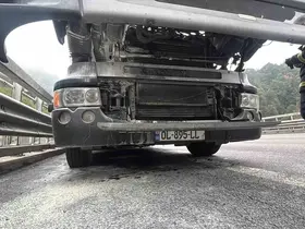 Bolu’da mobilya yüklü kamyon alev aldı: Erken müdahale faciayı önledi
