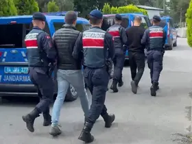 Bolu’da sahte altınları kuyumculara satmaya çalışan 3 şüpheli suçüstü yakalandı
