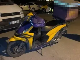 Bolu’da taksi ile moto kurye çarpıştı: 1 yaralı
