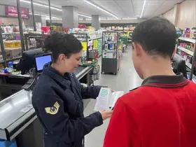 Bolvadin’de jandarma vatandaşlara kadına şiddetle mücadeleyi anlattı
