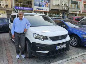 Borçka’da sel felaketinde mahsur kalan aracını 20 gün sonra vinç yardımıyla kurtardı
