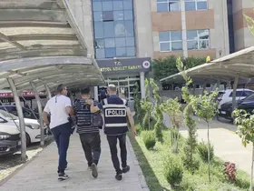 Boşanma aşamasındaki karısını öldüren şahıs çelik yelekle adliyeye sevk edildi
