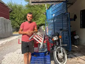 Boynunda merdivenle motosiklet kullanan tesisat ustası konuştu
