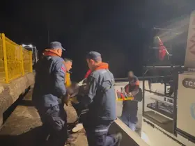 Bozcaada’da trafik kazası geçiren yaralının tıbbi tahliyesi Sahil Güvenlik ekiplerince gerçekleştirildi
