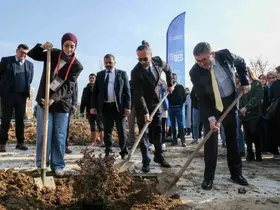 BŞEÜ’de kampüse yeni fidanlar dikildi
