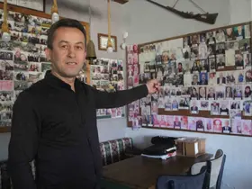 Bu duvarlar insanları geçmişe götürüyor, büyüklerini hatırlatıyor
