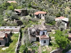 Bu köy savaş gördüğü için değil gençler terk ettiği için bu hale geldi
