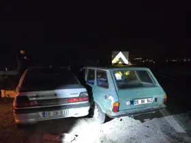 Buldan’da iki otomobil çarpıştı; 2 yaralı
