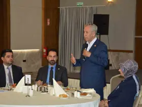 Bülent Arınç: "Türkiye ne gördüyse AK Parti sayesinde gördü"
