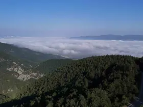 Bulut denizi ortaya kartpostallık manzara çıkardı
