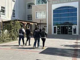 Burdur’da 3 bin 97 kullanımlık uyuşturucuyla yakalanan 2 şüpheli tutuklandı
