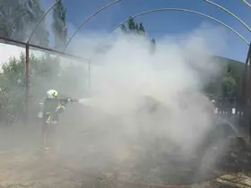 Burdur’da ev bahçesinde çıkan yangında 2 ton arpa kül oldu
