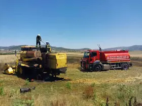 Burdur’da hasat yapan biçerdöver alevlere teslim oldu
