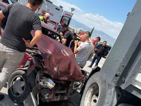Burdur’da otomobil ile tır çarpıştı: 2 yaralı
