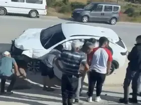 Burdur’da refüjdeki trafik levhalarına çarpan sürücü yaralandı
