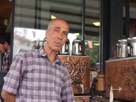 Burdur’un 50 yıllık neşe kaynağı: Çaycı Hakkı’nın gülüşü kentin simgesi oldu
