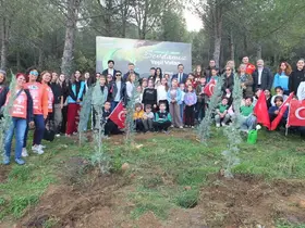 Burhaniye’de 400 fidan toprakla buluştu

