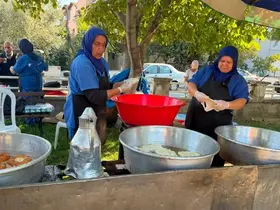 Burhaniye’de geleneksel lokma hayrı yapıldı
