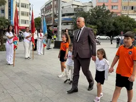 Burhaniye’de İlköğretim Haftası törenlerle kutlandı
