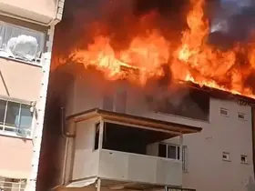 Bursa’da 3 katlı binanın çatısı alevlere teslim oldu

