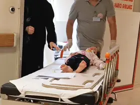 Bursa’da balkondan düşen 2 yaşındaki çocuk yaralandı
