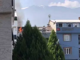 Bursa’da çatı yangını büyümeden söndürüldü
