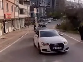 Bursa’da düğün konvoyunda tehlikeli şov
