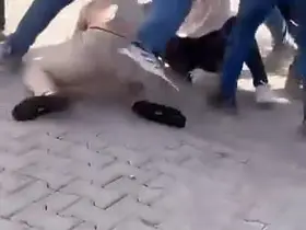 Bursa’da inşaat işçileri ile müteahhit birbirine girdi: 8 yaralı
