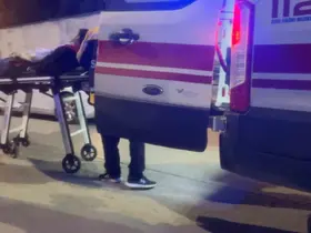 Bursa’da kontrolden çıkan motosiklet park halindeki araca çarptı: 2 yaralı

