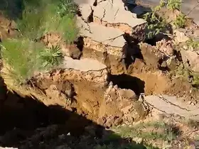 Bursa’da meydana gelen heyelan yolu parçalara ayırdı
